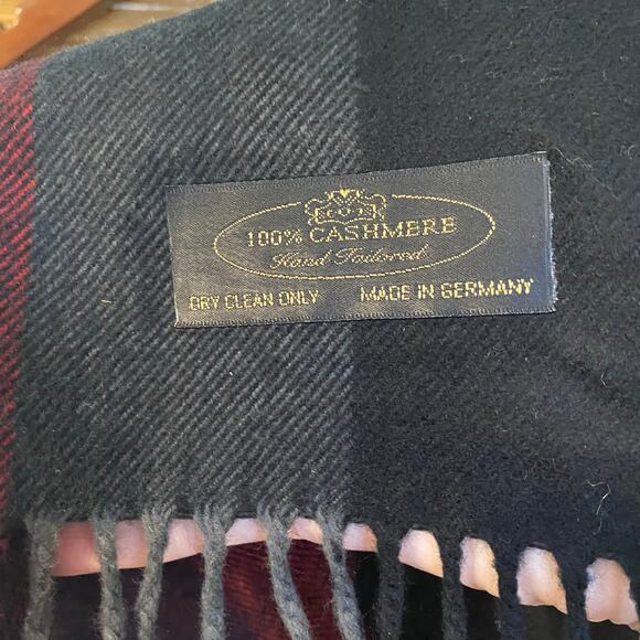 Vintage 100% Cashmere Scarf Made in Germany Red Black Ombre Stripe Fringe - Picture 4 of 4